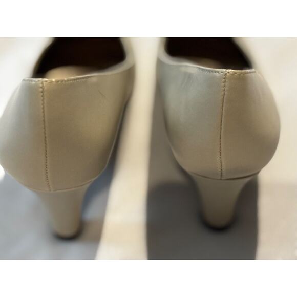 Life Stride Women’s Sable Taupe Smooth Soft round Toe Kitty Heels 9M minimalist - Picture 4 of 8